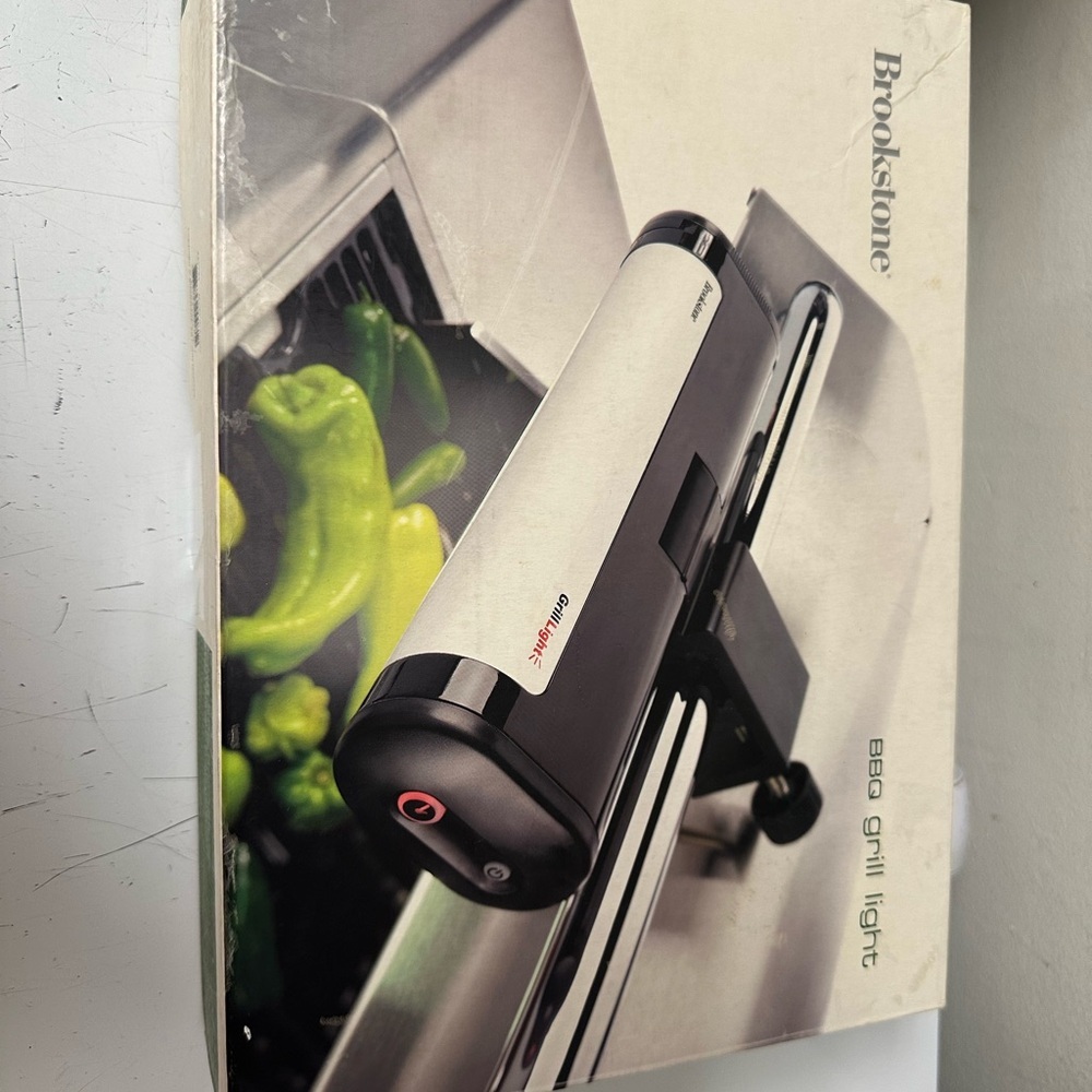 Brookstone Handle-Mount Grill Light - Picture 3 of 5
